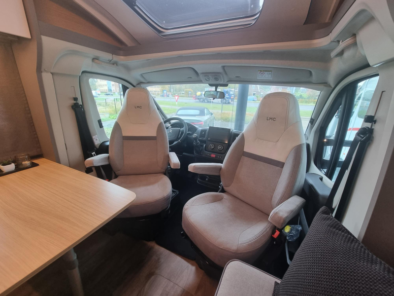 LMC Tourer 630 T 165 PS Foto: 18
