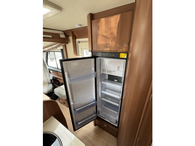 LMC I735 Explorer Automaat Enkele Bedden Hefbed Zonnepaneel Maxxfan Construct foto: 14