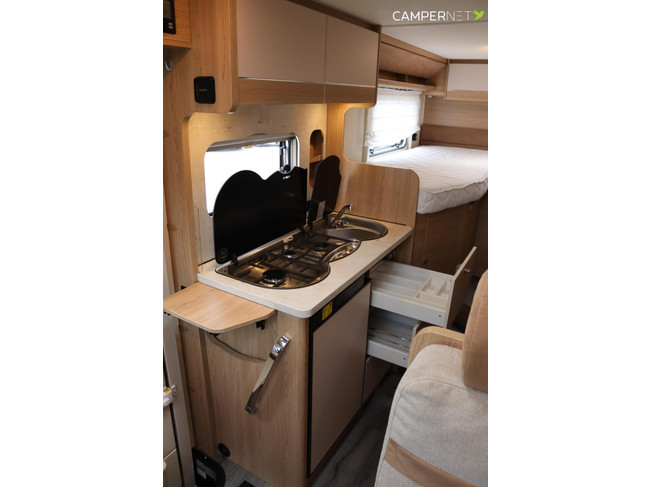 LMC Cruiser V646 140pk Automaat | HEO safe sloten | Thule luifel | Trekhaak | Lengtebedden | Bearlock | Panoramadak | Compact model foto: 11