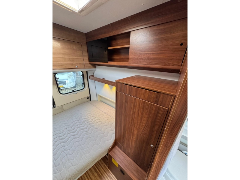 Adria Twin 640 SLX Vastbed top-Indeling  foto: 14