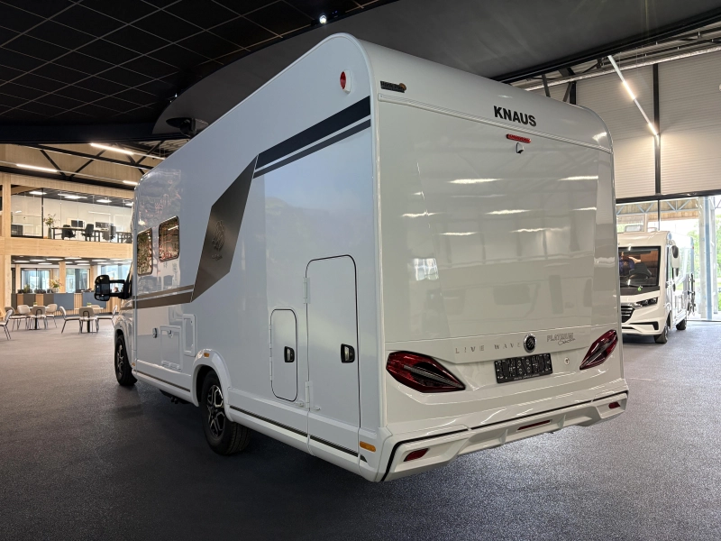 Knaus L!ve Wave 700 DX 180hp automatic /queen bed photo: 3