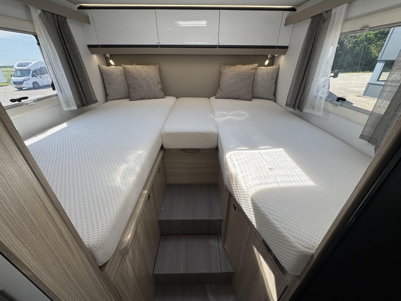 Adria Compact Axess DL Automaat 180PK  foto: 2