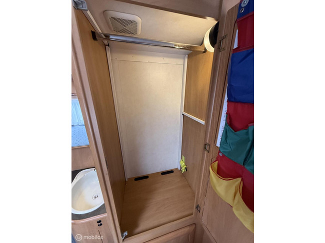 Hymer B 654 Fransbed + Hefbed / Airco op motor! foto: 17