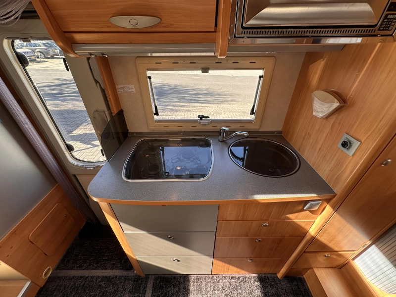 Adria Coral 660 SL 160PK Lengtebedden Airco  foto: 12