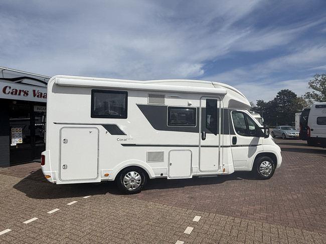 Adria CORAL 600 SC 164 PS Euro 6 sehr kompaktes Wohnmobil Queensize-Bett Panoramadach elektr. Fahrradtr&auml;ger TV 2x Solarpanel Remis Plissee Maxxfan Navi Kamera Leder Fliegengittert&uuml;r Foto: 2