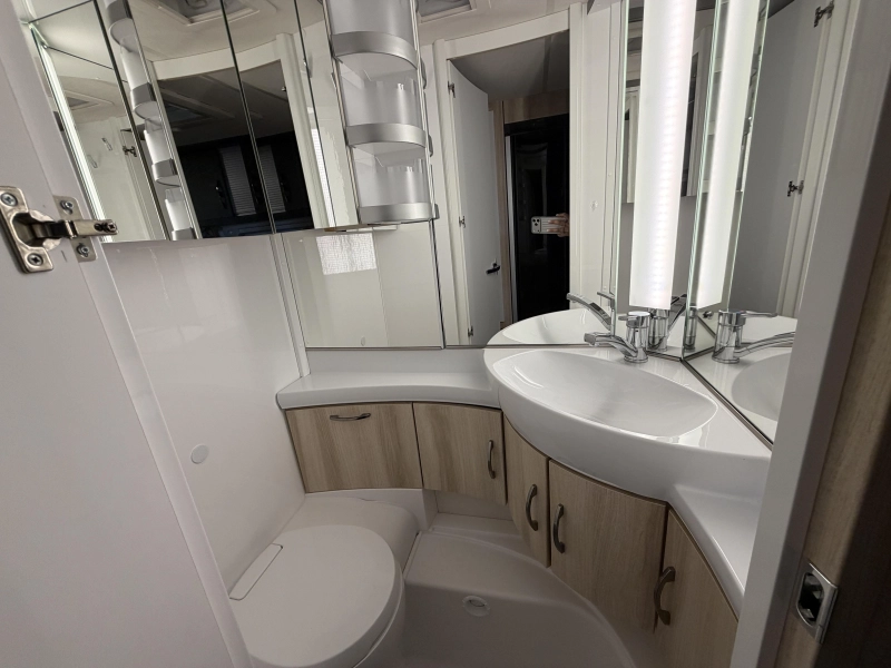 Hobby De Luxe 540 UL single beds / mover photo: 18
