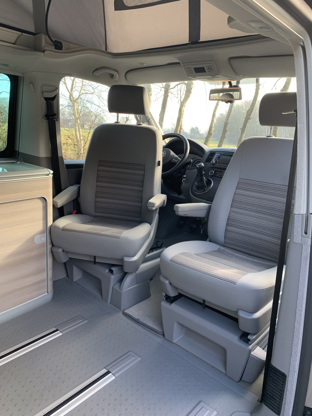 VOLKSWAGEN CALIFORNIA photo: 15