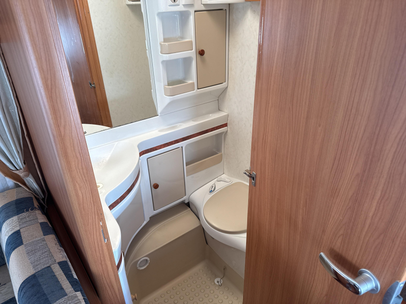 Hobby De Luxe 440 SF Airco/Mover/Awning photo: 6
