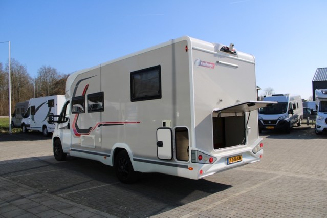 Challenger Graphite Vip Edition T 328 igual que Chausson 788 AUTOM&Aacute;TICO Fiat 140 CV con cama Queen y cama abatible para 4 personas (76 foto: 9