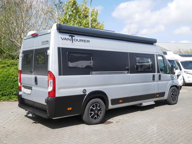 Knaus Van Tourer, Camas longitudinales, Techo elevable para dormir, Autom&aacute;tico de 9 velocidades. foto: 23