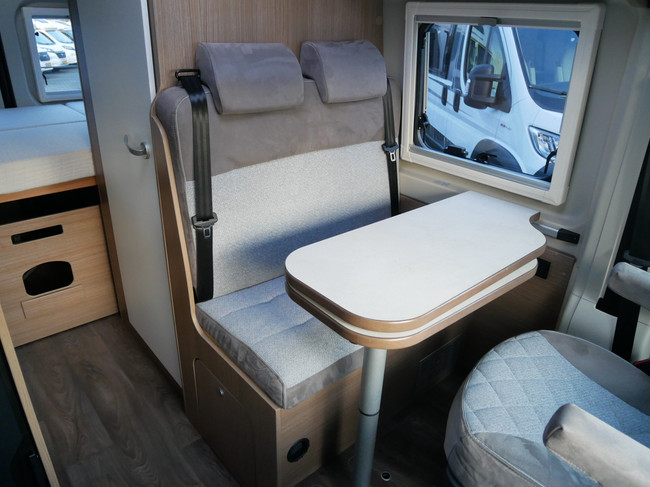 Carado CV 540 Edition 15 5.40 Meter Buscamper, Dwarsbed foto: 9