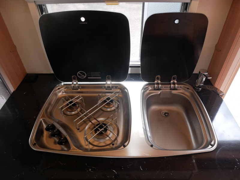 LMC Style 450 D Incl. Mover en luifel  foto: 10