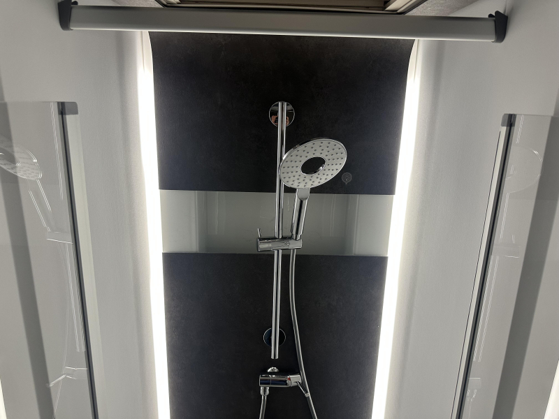 Adria Coral Supreme MB 670 DL LED / dakairco / automaat  foto: 12