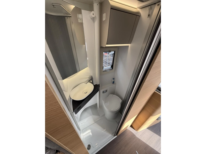 Adria Coral Axess 600 SL 7 meter lengtebedden  foto: 18