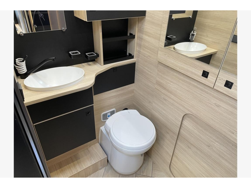 Chausson Titanium 650 ruimtewonder van 6,39m  foto: 5
