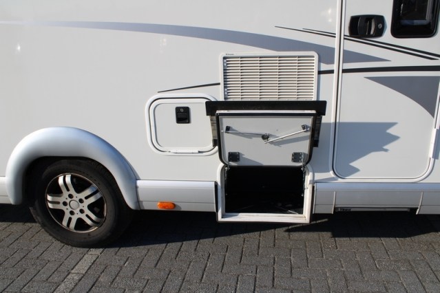 Carthago Chic C Line I 5.0 1e eigenaar Fiat 3.0 liter 160 pk 4250 kg chassis enkele bedden 5 zitplaatsen (122  foto: 16