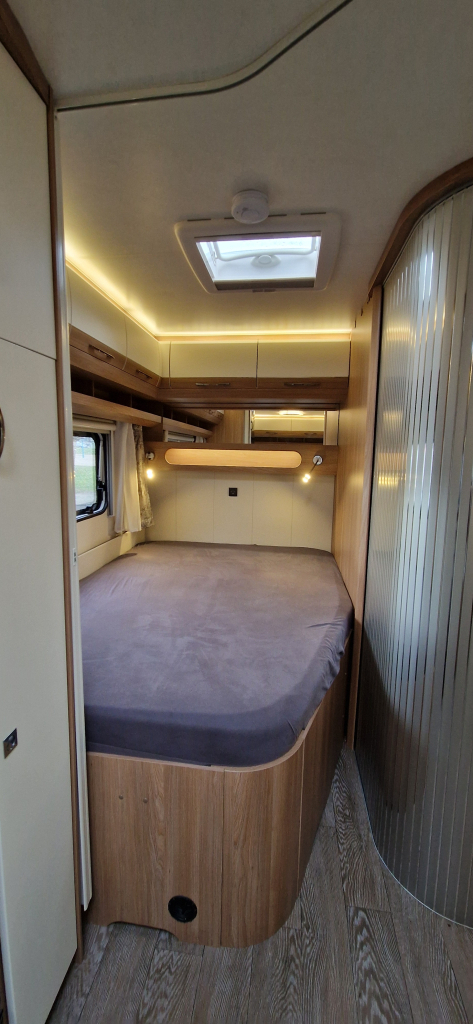 HOBBY Hobby De Luxe 540 FU – Frans Bed – Mover (Autark) foto: 13