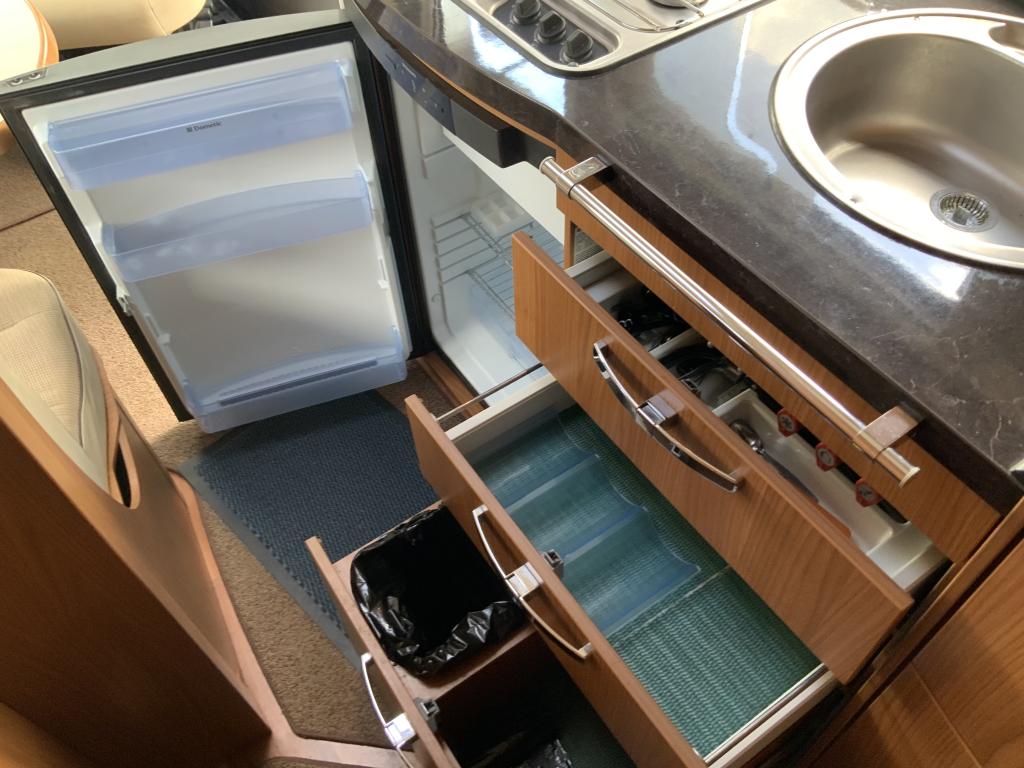 Hymer B 514 SL Star-Edition, AUTOMAAT, Integraal, Motor-airco, Luchtvering, Alko-Max-chassis, Dwarsbed & hefbed Marum Camper centrum on the road  foto: 14