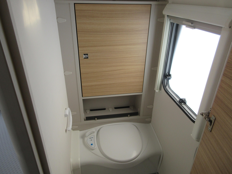 Dethleffs Generation 465 FR EINZIGARTIGES MODELL, FESTES VORZELT Foto: 16