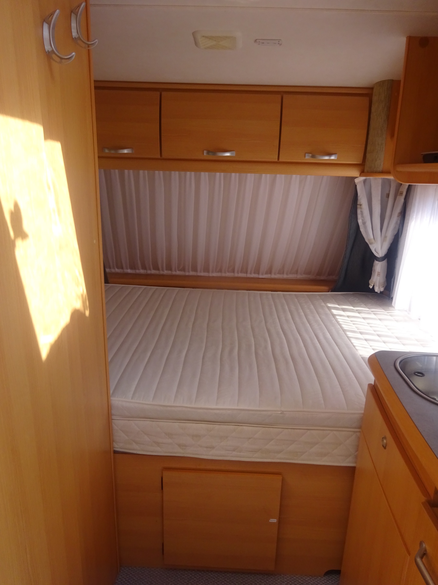 Tec Travelking 450 Met Vast Bed Mover en Airco foto: 12