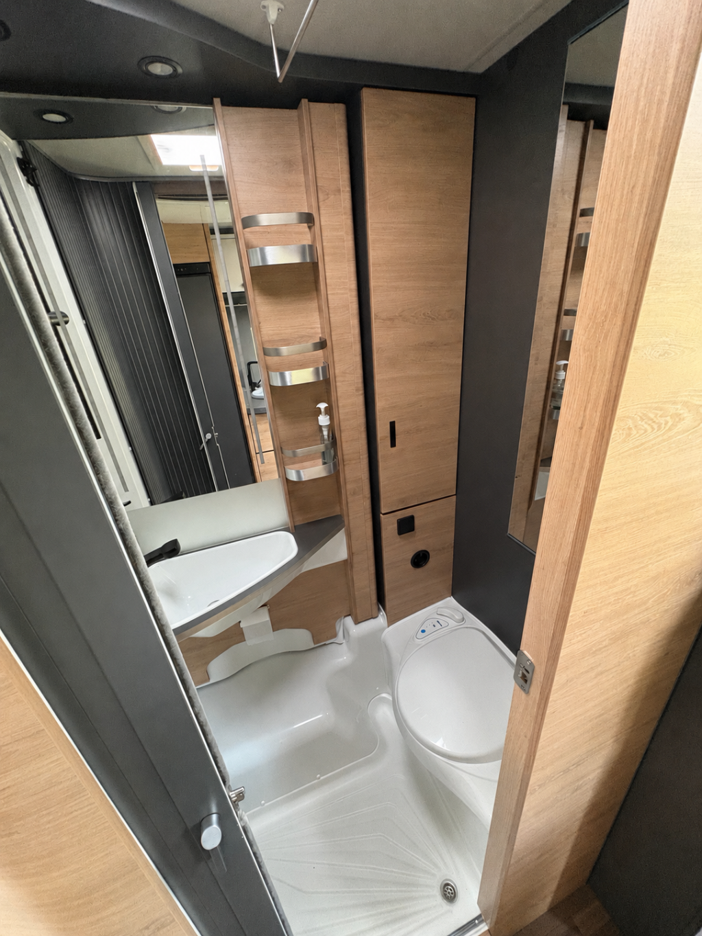 Knaus LiveTI 650 MEG Platinum Selection foto: 17