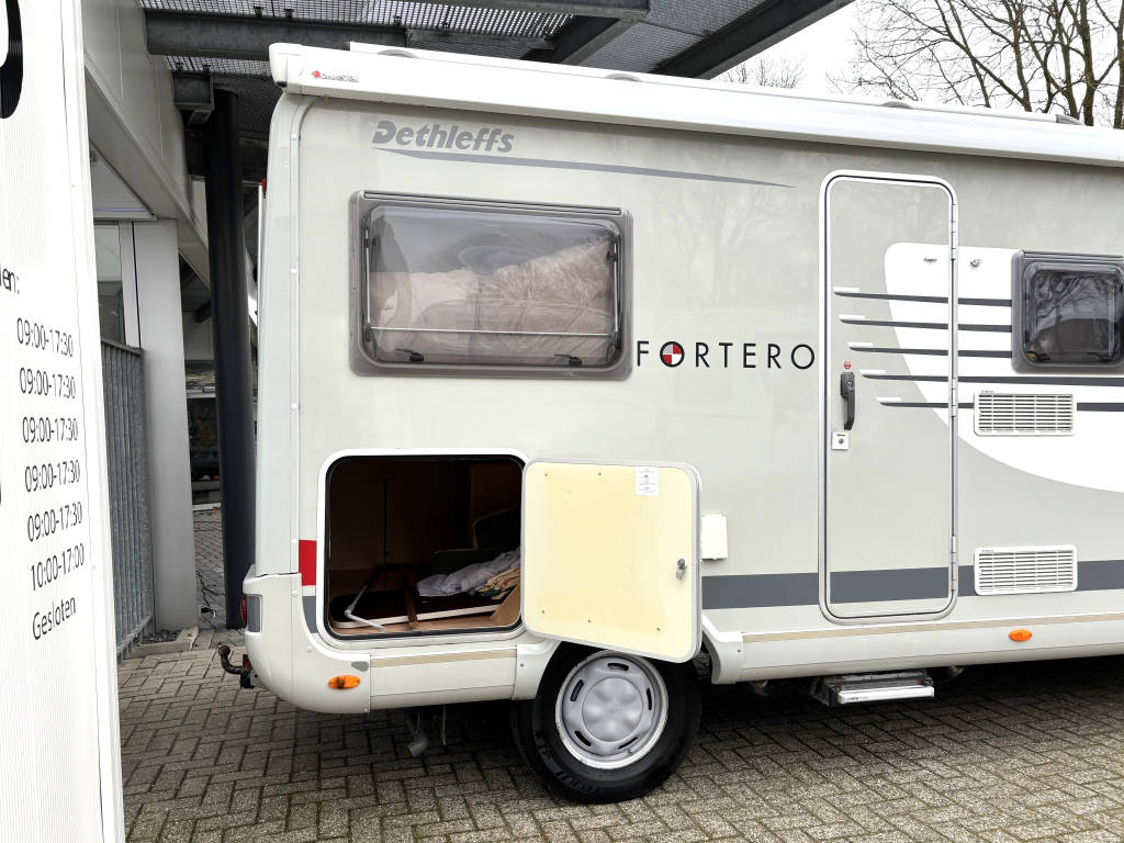 Dethleffs Fortero 5975 CAMA TRANSVERSAL AIRE ACONDICIONADO DE MOTOR ENGANCHE DE REMOLQUE foto: 22
