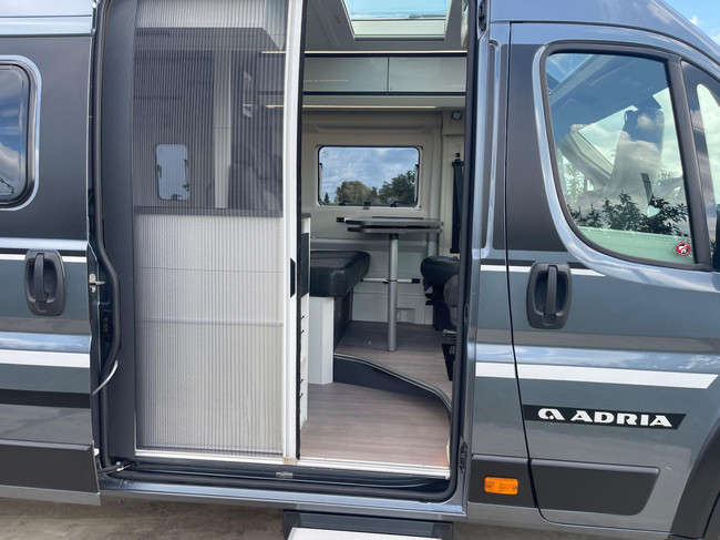 Adria Twin Plus Supreme 640 SLB 9-Traps LUCHTVERING foto: 8