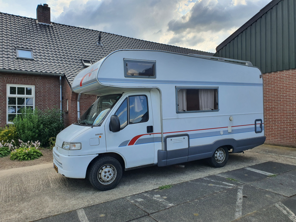 Fiat    2.8 tdi Bürstner 2 zonnepanelen 6 zitplaatsen foto: 0