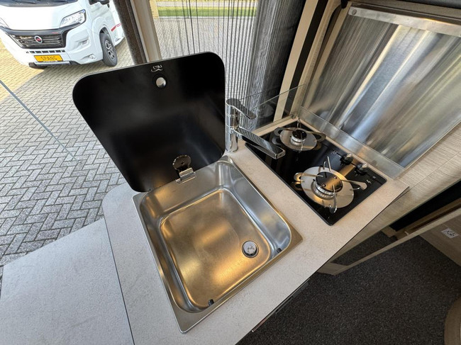 RAPIDO V55 2023 Pano Douche 5.99m foto: 13