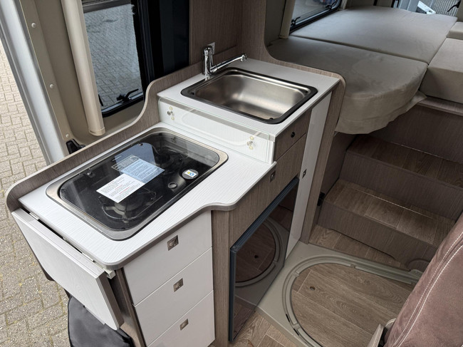Pössl Roadstar 600L Automaat Lengtebedden foto: 11