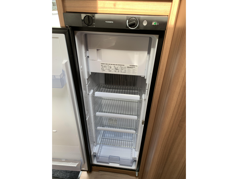 Weinsberg CaraSuite 700 ME - 5 Personen - Automatik Foto: 18