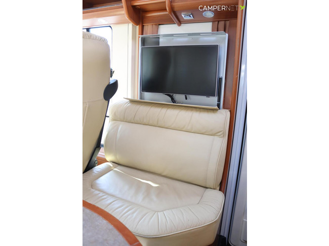 Carthago CHIC E-LINE I 51 YACHTING 180hp Automatic | Without pull-down bed | Alde heating | Single beds | Solar panels | Inverter | Double bo photo: 9