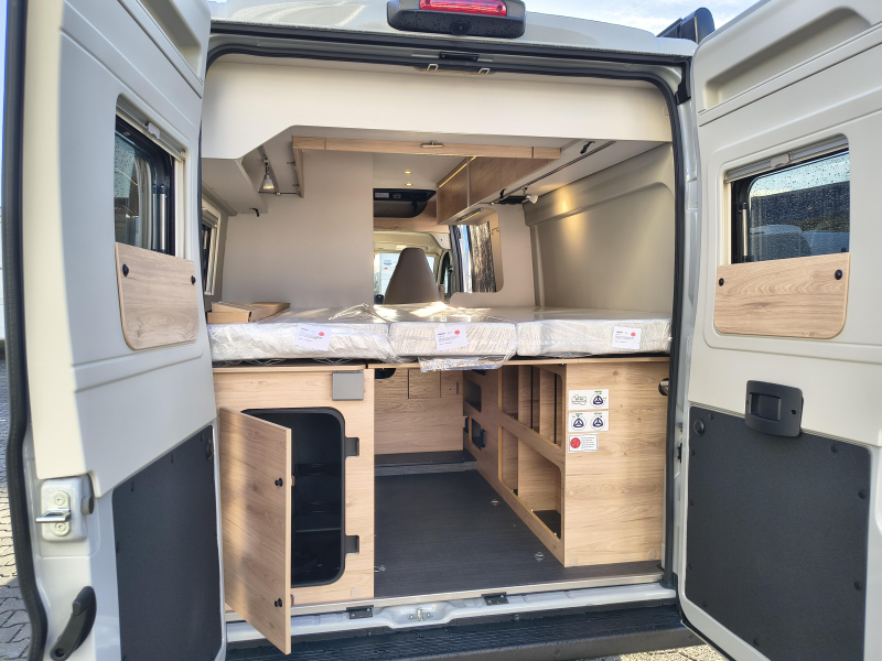 Dethleffs Globetrail 640 ES - automaat - slaapdak  foto: 3