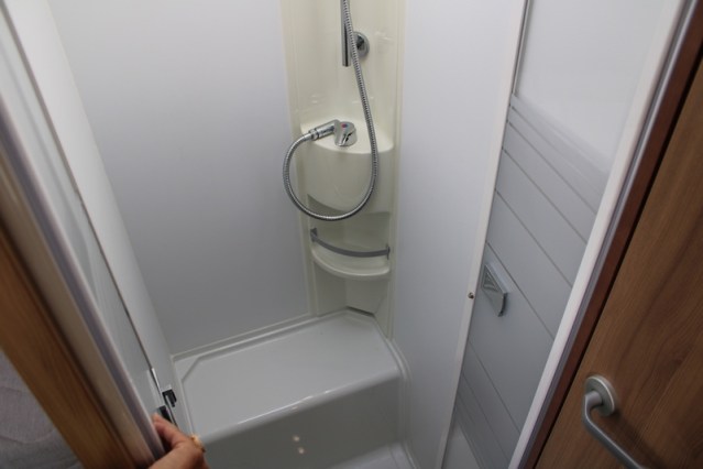 Sun Living S 75 SL by Adria 5 gordel plaatsen enkele bedden 67  foto: 37