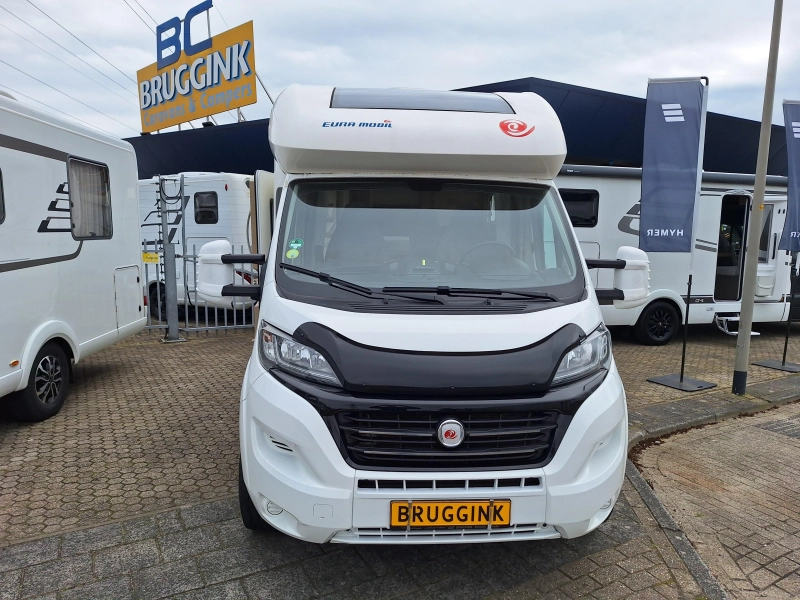 Eura Mobil Profila RS 720 QB QUEENSBED+HEFBED  foto: 1
