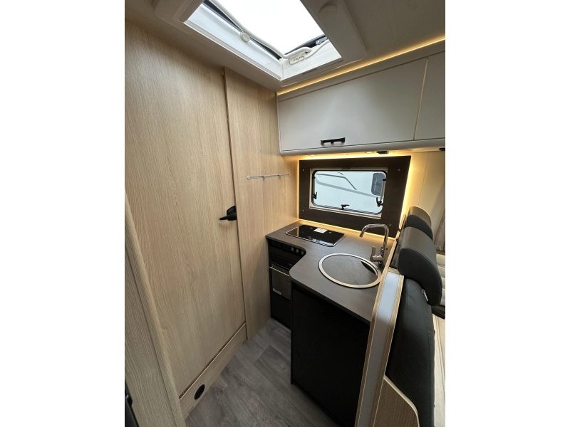 Sunlight T 68 Adventure Edition Dachklimaanlage, Backofen Foto: 12