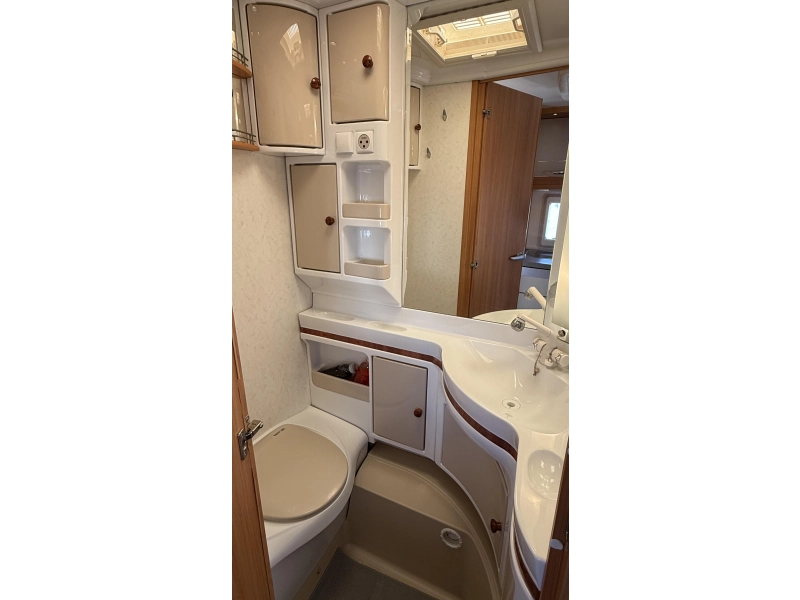Hobby De Luxe 540 UL camas individuales asiento redondo foto: 7