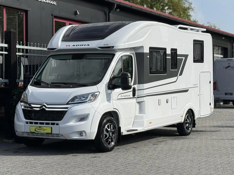 Adria Coral Axess 600 SL 7 meter lengtebedden  foto: 9