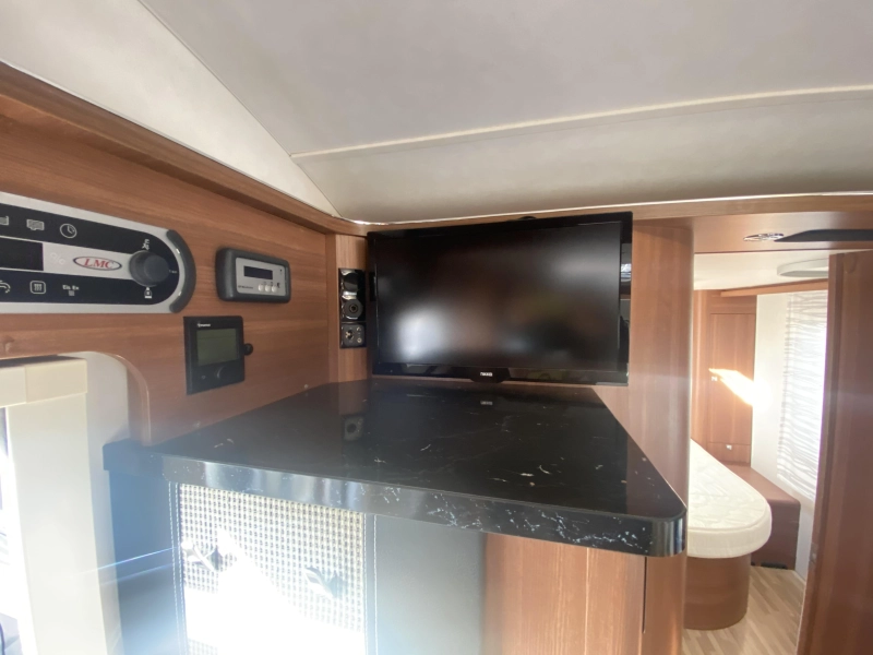 LMC Blackline 737 G  foto: 21
