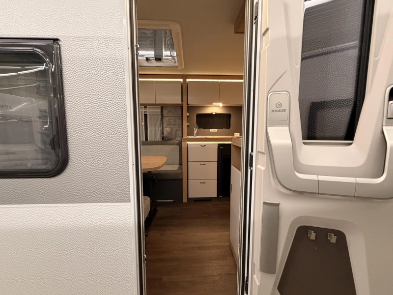 Knaus Sport 450 FU 1800 KG + Cama francesa foto: 3