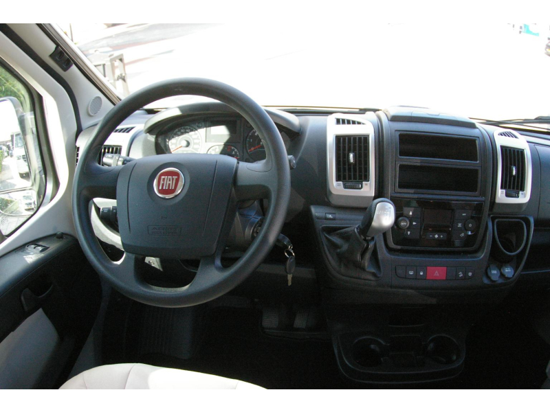 Carthago Malibu 600 Automaat, Dwarsbed.  foto: 20