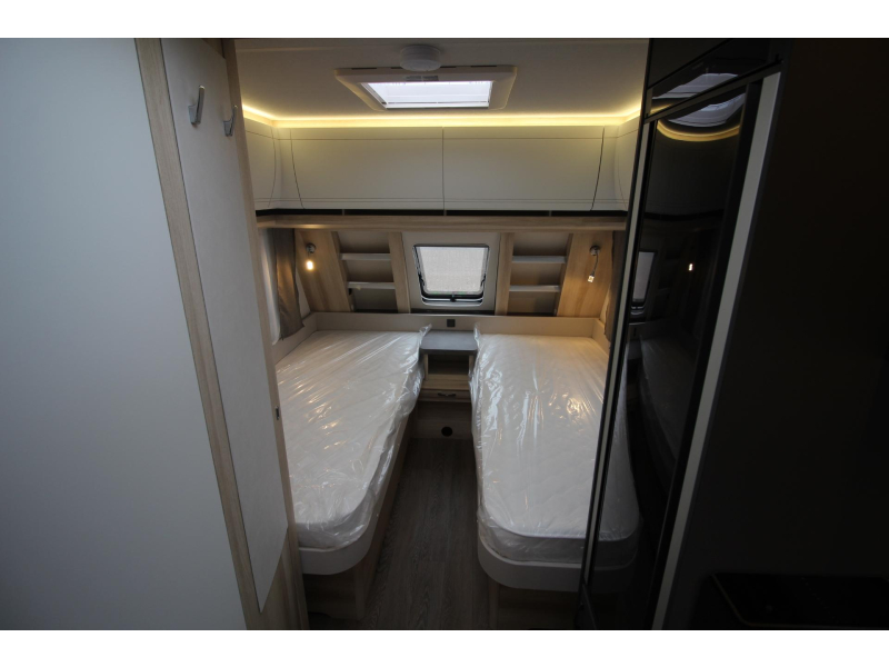 Hobby De Luxe 495 UL &iexcl;Camas individuales y asiento redondo! foto: 6