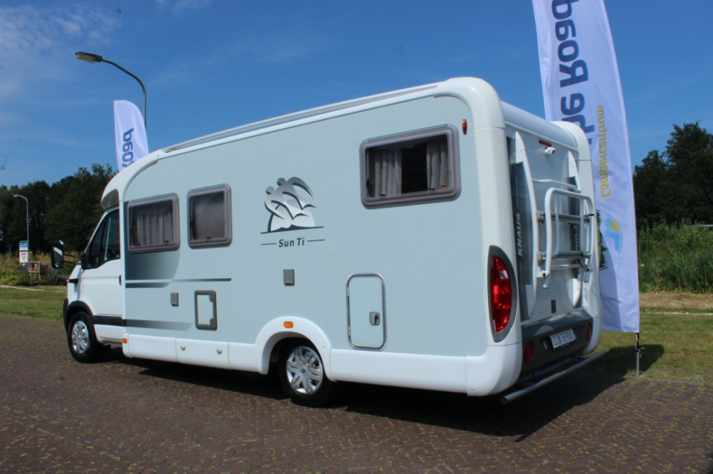 Knaus Sun Ti 700 Meg, Cama transversal, Garaje, Asientos delanteros giratorios, Media dinette, banco. A&ntilde;o 2008 Marum (Groningen) foto: 35