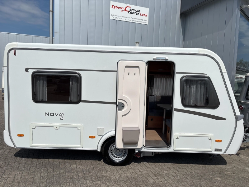 Eriba Nova Light 465 toldo mover puerta mosquitera foto: 11