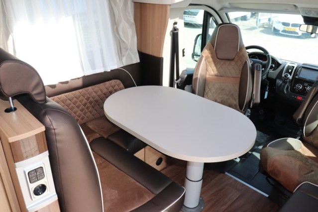 9-speed AUTOMATIC Knaus Platinum Edition Sun TI 650 flat floor single beds (80 photo: 29