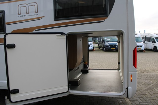 Robusta Carthago Integral Malibu I 460 LE Fiat AUTOM&Aacute;TICA 180 CV camas individuales y cama abatible ( 118 foto: 12