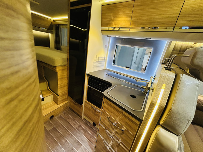 Adria CORAL S 600SL Plus, Autom&aacute;tico, Camas individuales, 1er Propietario 150CV foto: 11