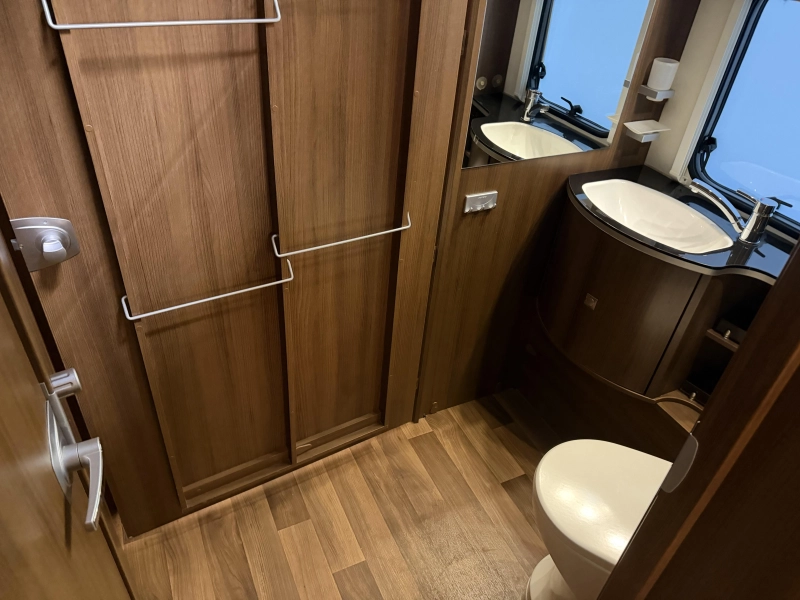 Dethleffs Beduin VIP 760 DR queensbed / full option  foto: 14