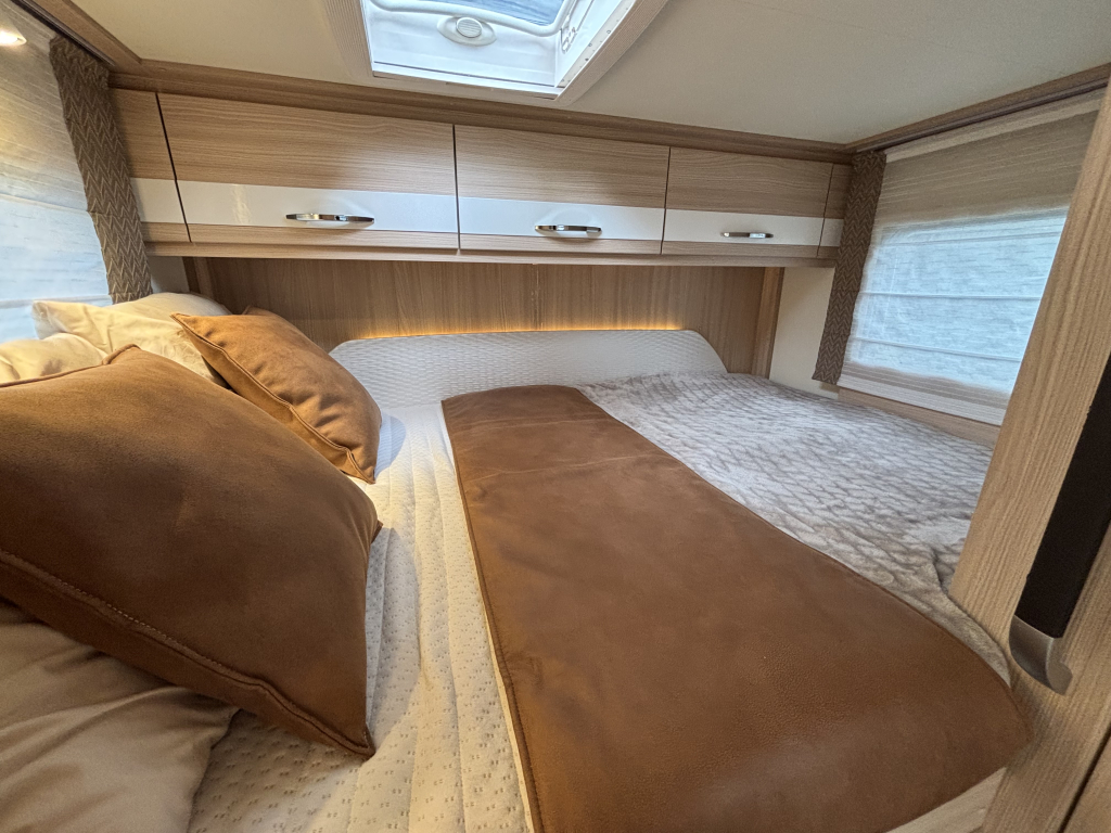 Bürstner Travel Van T590 DWARSBED+RONDZIT EURO 6 ZONNEPANEEL foto: 2