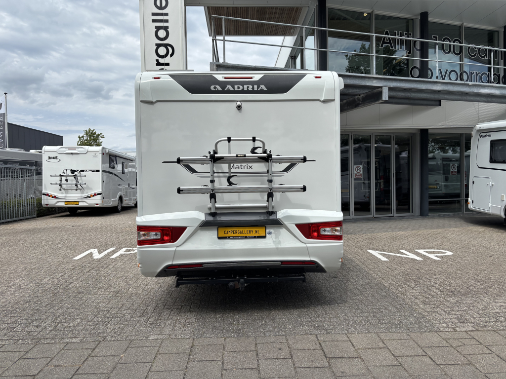 Adria MATRIX PLUS 670 SL ENKELE BEDDEN+HEFBED AUTOMAAT foto: 16